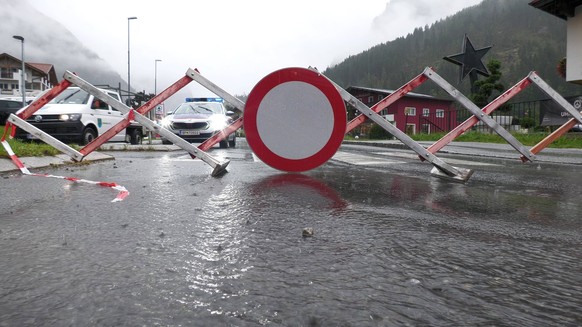 Forti temporali, forti piogge e improvvise inondazioni hanno spazzato gran parte del Tirolo già dalle prime ore del mattino.  La situazione nell'Ötztal è particolarmente drammatica.  Qui il dolore della Ötztaler cresce da 100 anni...