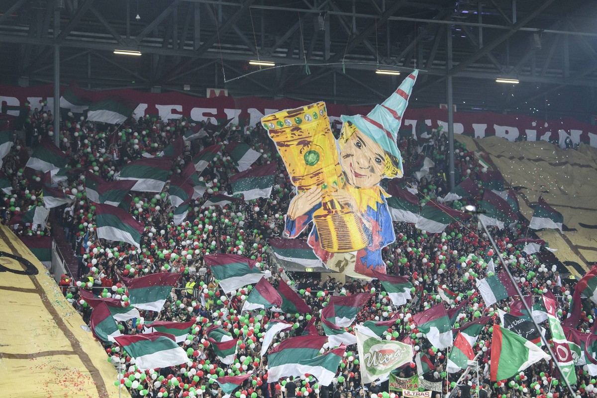 02.04.2019, xkvx, Fussball DFB Pokal 1/4 Finale, FC Augsburg - RB Leipzig emspor, v.l. FC Augsburg Fans / Choreo / Choreografie (DFL/DFB REGULATIONS PROHIBIT ANY USE OF PHOTOGRAPHS as IMAGE SEQUENCES ...