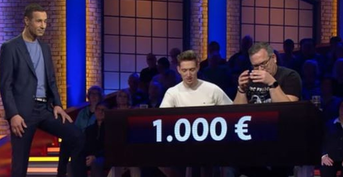 Kai Pflaume stellt David während des Spiels viele Zwischenfragen.
