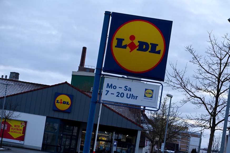 Logo des Lebensmittelhaendlers LIDL am 09.01.2022 in Mainburg. Allgemeines Bild. Symbolfoto.