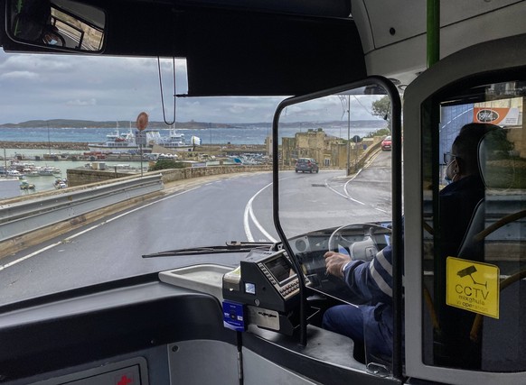 Busfahrer auf Malta, Eindrücke im Dezember 2021. Der EU Staat gilt zu Corona Zeiten als Impfvorbild. In Malta sind 96 Prozent der über 12-Jährigen geimpft, die Inzidenz ist so niedrig wie in kaum eine ...