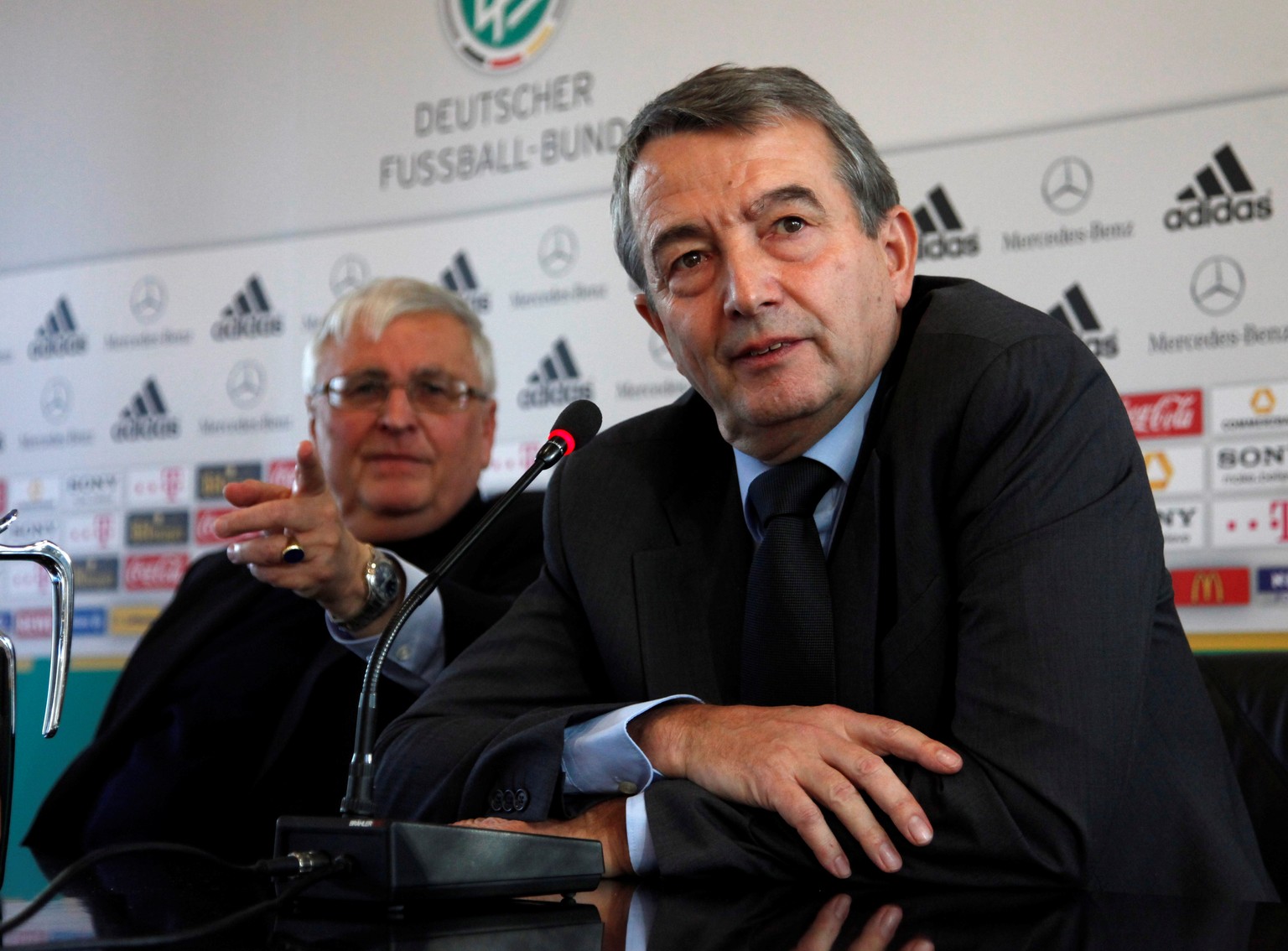 FILE PHOTO: Wolfgang Niersbach (R), general secretary of the German soccer association (DFB) and designated successor of DFB president Theo Zwanziger (L) hold a news conference at the DFB headquarters ...