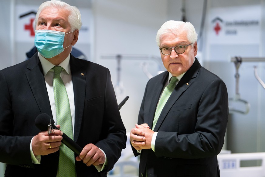 14.05.2020, Berlin: Bundespräsident Frank-Walter Steinmeier äußert sich am Ende seines Besuchs des temporären Corona-Behandlungszentrums auf dem Berliner Messegelände zu Medienvertretern. Hinter ihm s ...