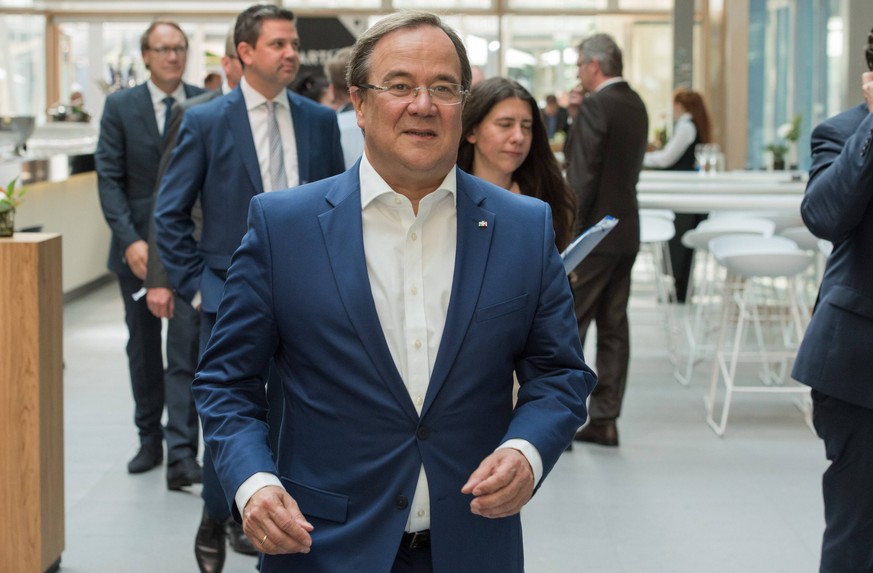 NRW-Ministerpräsident Laschet will Schulbücher auf Antisemitismus überprüfen
lassen