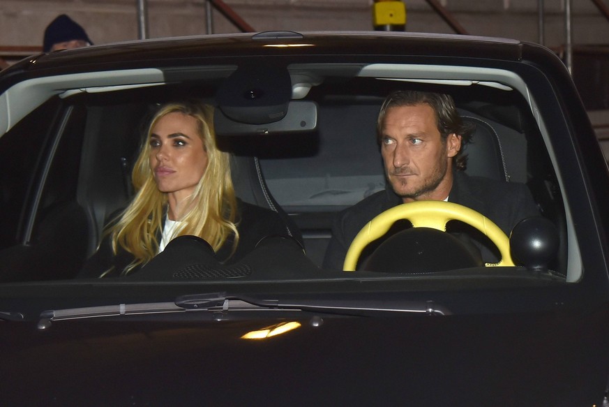 * SPECIAL FEE * Rome, Francesco Totti and Ilary Blasi have dinner at L Antica Pesa restaurant with their Claudio Santamaria and Francesca Barra PUBLICATIONxNOTxINxITA Copyright: xVincenzoxLandixExclx/ ...