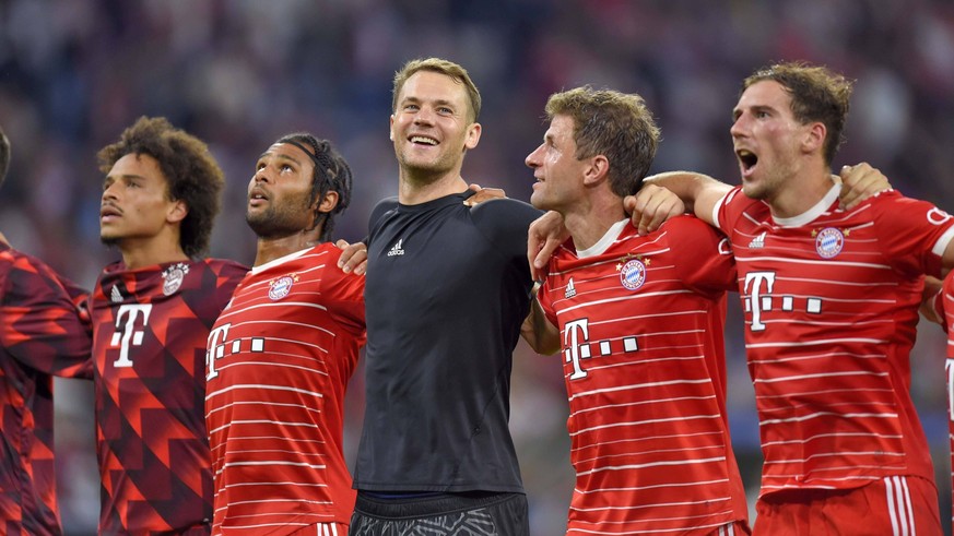 13.09.2022, Fussball UEFA Championsleague 2022/2023: Vorrunde, FC Bayern München - FC Barcelona, Barca in der Allianz-Arena München. v.l.Leroy Sane Bayern München, Serge Gnabry FC Bayern München, Torw ...