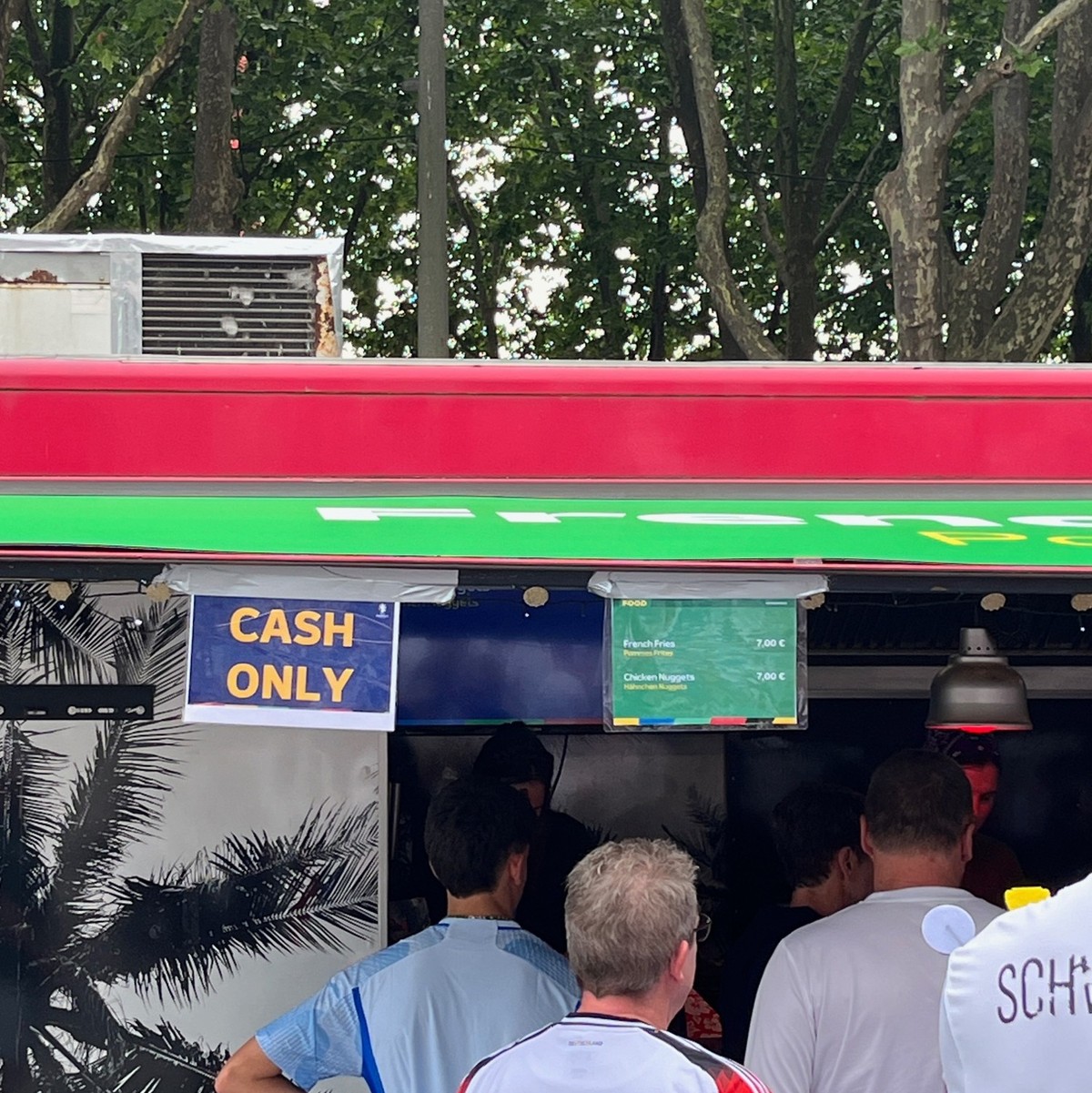 "Cash Only" geht auch nur in Deutschland 2024.