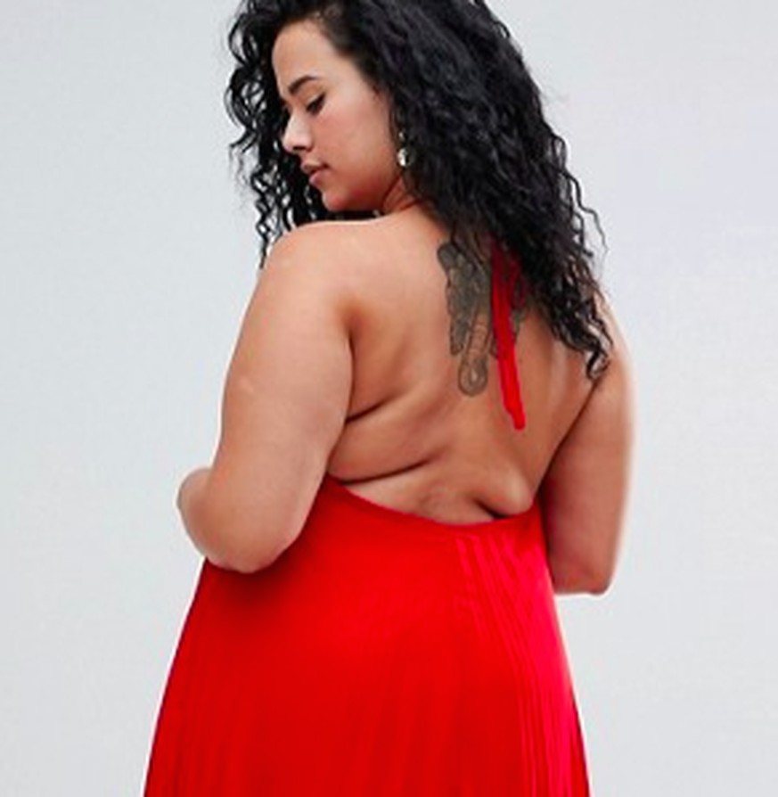 Dieses Model zeigt ihre Speckröllchen und wird vom Internet gefeiert ❤️
