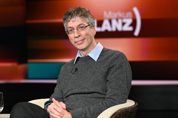 Epidemiologe und Mediziner Prof. Timo Ulrichs in der Talkrunde von Markus Lanz im ZDF.