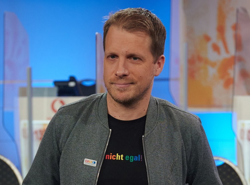 ARCHIV - 20.11.2020, Nordrhein-Westfalen, Hürth: Der Komiker Oliver Pocher steht beim 25. RTL Spendenmarathon im Studio. (zu dpa &quot;Oliver Pochers Vater erholt sich von schwerem Schlaganfall&quot;) ...