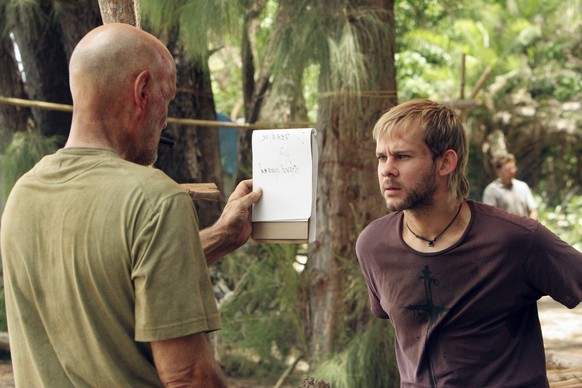 Studio Publicity Still from Lost (Episode Name: Further Instructions) Terry O Quinn, Dominic Monaghan 2006 Photo credit: Mario Perez Los Angeles CA USA PUBLICATIONxINxGERxSUIxAUTxONLY Copyright: xAPCx ...
