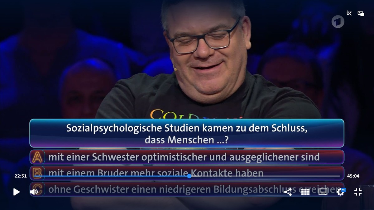Elton versucht, sich die richtige Antwort herzuleiten.