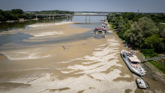 Teile des Flusses Po drohen während der schlimmsten Dürre seit 70 Jahren auszutrocknen.