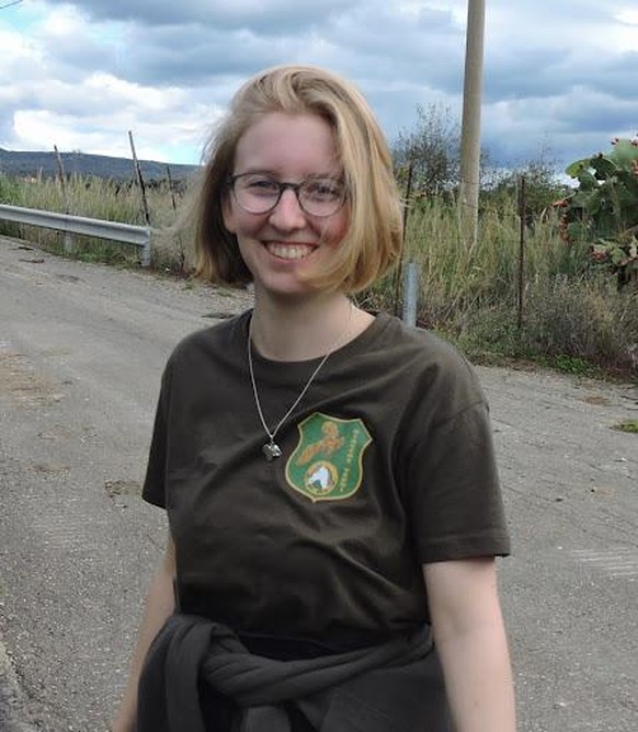 Klara Bruns ist 20 Jahre alt und in Osnabrück geboren und aufgewachsen. Sie ist seit Dezember 2018 bei der Ortsgruppe von Fridays for Future in Osnabrück aktiv und seit neuestem auch Teil der bundesweiten Gruppe für Landwirtschaft.