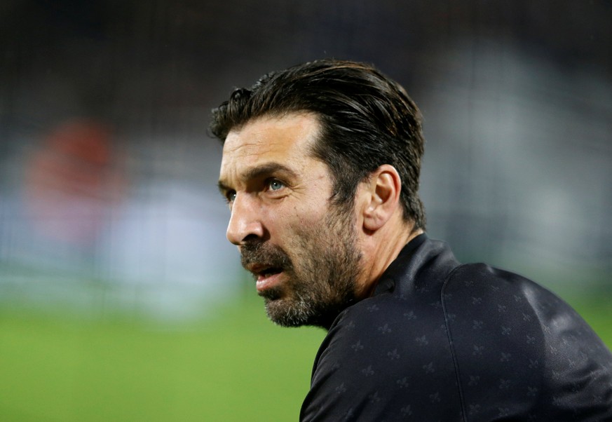 Soccer Football - Ligue 1 - Bordeaux vs Paris St Germain - Matmut Atlantique, Bordeaux, France - December 2, 2018 Paris St Germain&#039;s Gianluigi Buffon during the warm up before the match REUTERS/R ...