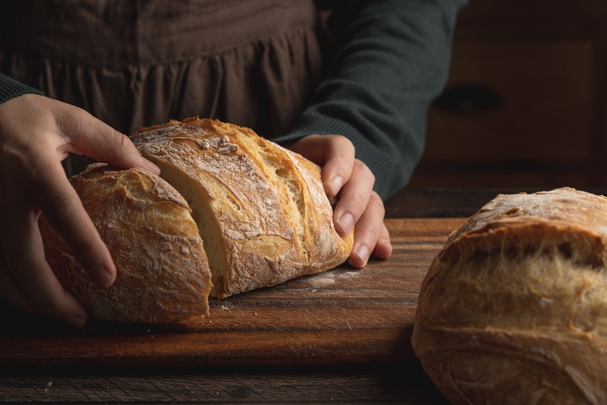 Ein frisch gebackenes Brot gehört für viele Deutsche zum Alltag.