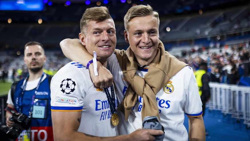 Schlussjubel: Toni Kroos Real und sein Bruder Felix FC Liverpool - Real Madrid Paris, Champions League, Finale, 28.05.2022, Fussball Saison 2021/22 Foto: Moritz Müller *** Final cheer Toni Kroos Real  ...