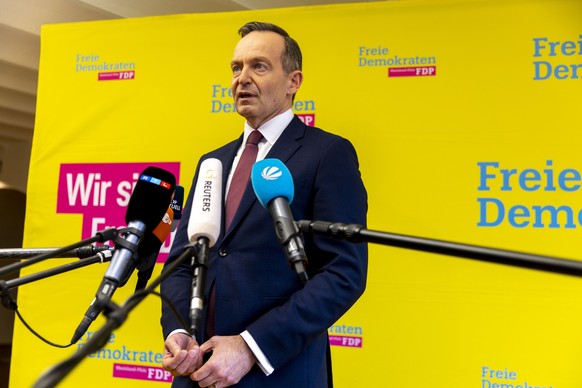 24.03.2023, Rheinland-Pfalz, Mainz: Volker Wissing (FPD), Bundesverkehrsminister, gibt im FDP Regionalbüro eine Pressekonferenz zur Zukunft des Verbrennungsmotor in der EU nach 2035. Wissing ist zuver ...