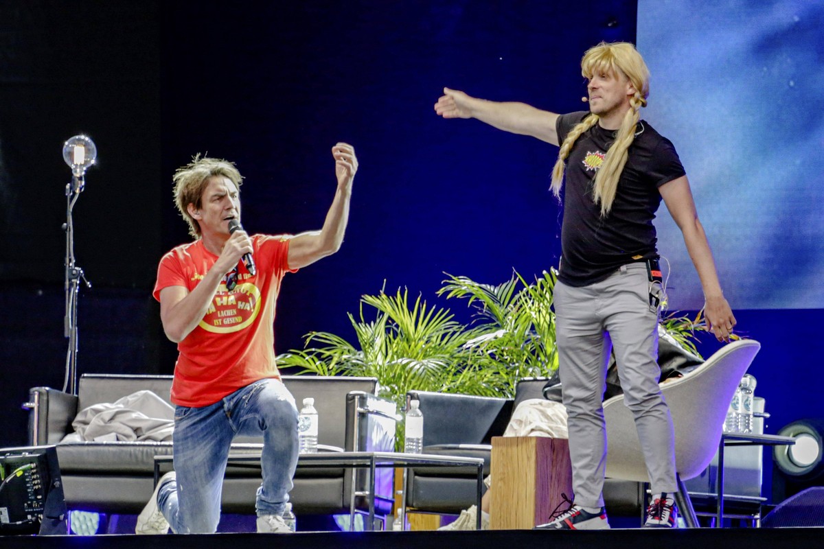Matze Knop und Oliver Pocher mit dem Programm Gefährlich ehrlich live bei der Autokultur-Konzert-Reihe auf dem Schützenplatz. Hannover, 12.07.2020 *** Matze Knop and Oliver Pocher with the program Gef ...