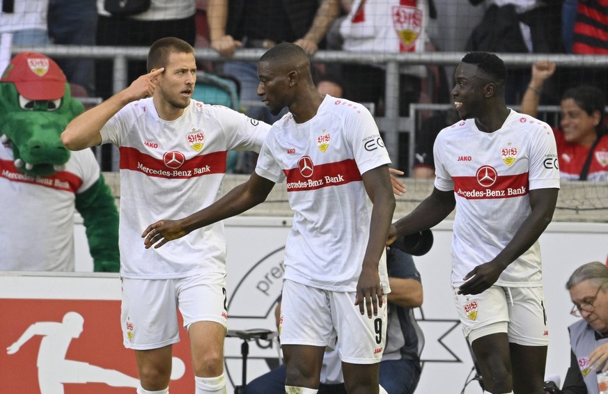 TOR zum 1:1 Serhou Guirassy VfB Stuttgart 09 Torjubel mit Waldemar Anton VfB Stuttgart 02 Silas Katompa Mvumpa VfB Stuttgart 14 VfB Stuttgart vs FC Augsburg FCA 29.10.2022 DFL REGULATIONS PROHIBIT ANY ...