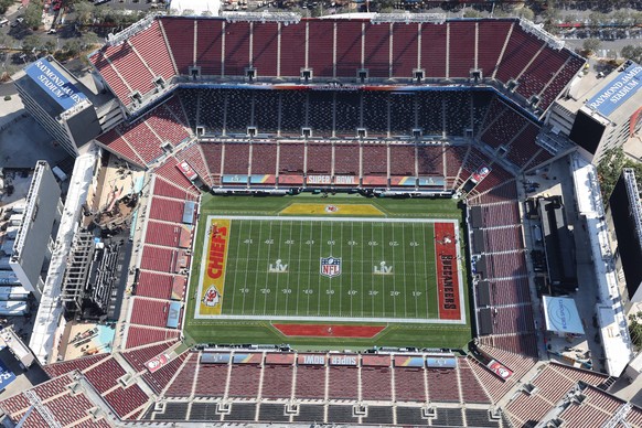 Sport Themen der Woche KW04 Sport Bilder des Tages TAMPA, FL - JANUARY 31: Aerial view vf Raymond James Stadium, site of Super Bowl LV between The Tampa Bay Buccaneers and the Kansas City Chiefs on Ja ...