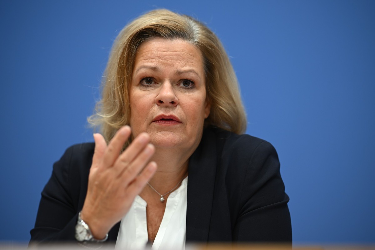 ARCHIV - 19.11.2024, Berlin: Nancy Faeser (SPD), Bundesministerin für Inneres und Heimat, spricht während der Vorstellung des Bundeslagebildes «Geschlechtsspezifisch gegen Frauen gerichtete Straftaten ...