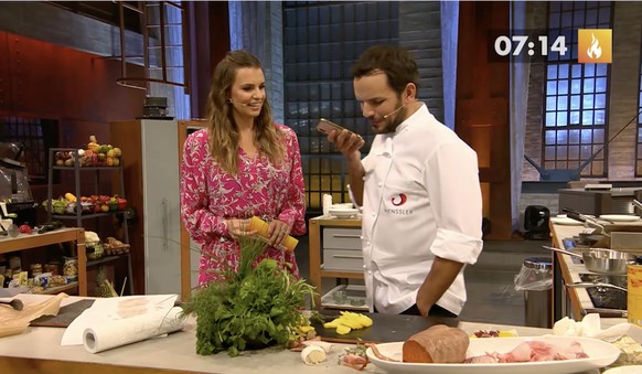 Laura Wontorra und Steffen Henssler bei "Grill den Henssler"