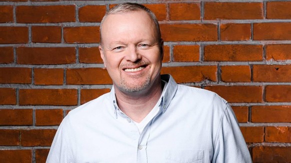 Stefan Raab produziert nun eine Late-Night-Show für TVNow, die auch bald im Fernsehen zu sehen sein wird.