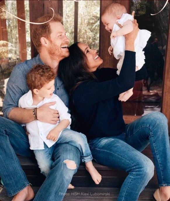 Prinz Harry und Herzogin Meghan zeigen nur wenige Bilder von ihren Kindern Archie und Lilibet (rechts).