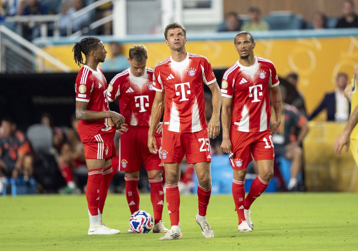 Michael Olise FC Bayern Muenchen, 17, Joshua Kimmich FC Bayern Muenchen, 6, Thomas M