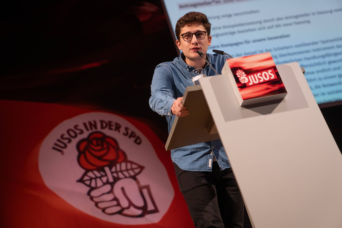 Juso-Bundeskongress 2024 in Halle Saale Philipp T�rmer, Juso-BundesvorsitzenderJuso-Bundeskongress 2024 in Halle Saale , Halle an der Saale Sachsen-Anhalt Deutschland H�ndel-Halle *** Juso Federal Con ...