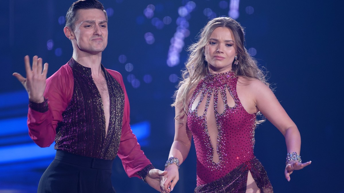 20.05.2023, Nordrhein-Westfalen, Köln: Julia Beautx und Zsolt Sandor Cseke tanzen beim Finale der RTL Live-Tanzshow &quot;Let&#039;s Dance&quot;. Die Schauspielerin Julia Beautx und ihr Profi-Tanzpart ...