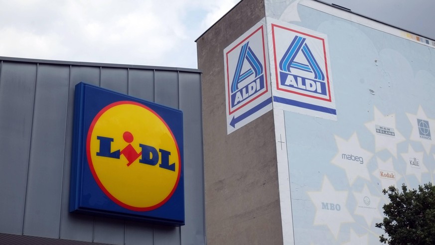 Lidl Aldi Wirtschaft / Handel / Einzelhandel / Supernmarkt / Lidl / Aldi / Schilder / Logo / Architektur / Fassade / / 18.06.2015 /