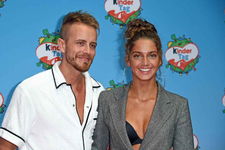 Entertainment Bilder des Tages Julian Classen mit Freundin Tanja Makaric beim kinderTag 2022 im Radialsystem V in Berlin am 20.09.2022 *** Julian Classen with girlfriend Tanja Makaric at kinderTag 202 ...