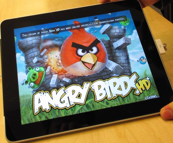 Bildnummer: 54747268 Datum: 12.12.2010 Copyright: imago/Xinhua
(101213) -- NEW YORK, Dec. 13, 2010 (Xinhua) -- Customers play the Angry Birds on iPads at the flagship store of Apple Inc. in New York, ...