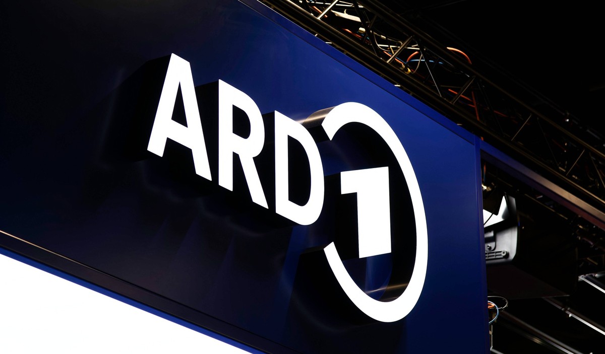 21.08.2024, Spielemesse gamescom in Köln. Logo am Stand von ARD. 21.08.2024, Spielemesse gamescom in Köln 21.08.2024, Spielemesse gamescom in Köln *** 21 08 2024, games fair gamescom in Cologne Logo a ...