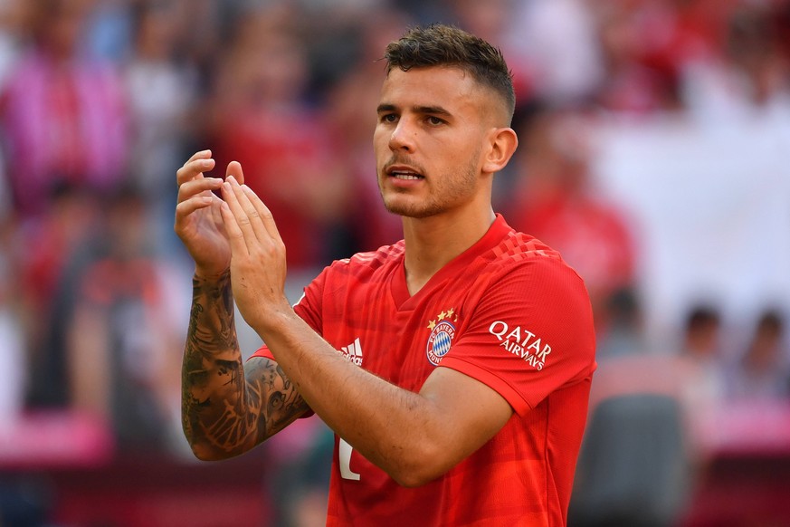 Lucas HERNANDEZ (Bayern Muenchen), klatscht Applaus,Gestik, Aktion,Einzelbild,angeschnittenes Einzelmotiv,Halbfigur,halbe Figur. Fussball 1. Bundesliga,3.Spieltag,Spieltag03,, FC Bayern Muenchen M) -  ...