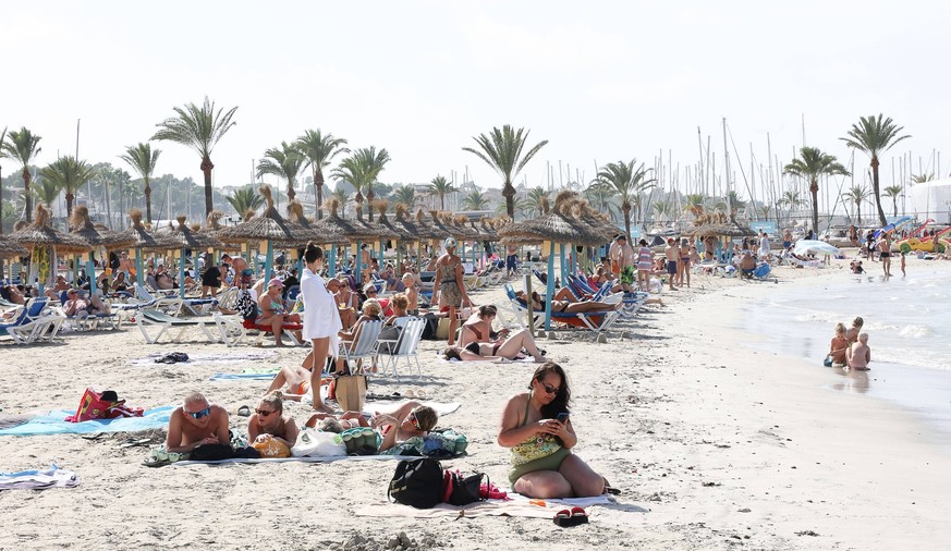 Arenal Mallorca: Sonne, Strand und Party, 18.10.2023 *** Arenal Mallorca sun, beach and party, 18 10 2023 Copyright: xEibner-Pressefoto/JoergxNiebergax EP_JNL