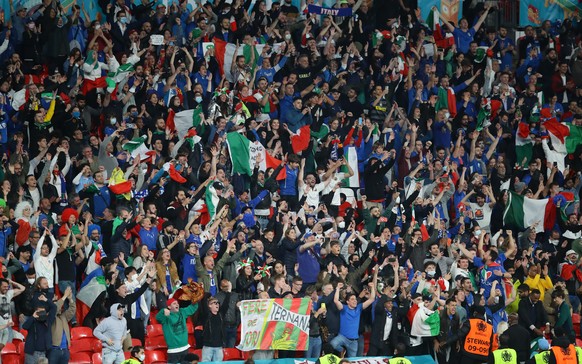 06.07.2021, Gro�britannien, London: Fu�ball: EM, Italien - Spanien, Finalrunde, Halbfinale im Wembley Stadion. Italienische Fans feiern den Sieg. Foto: David Klein/CSM via ZUMA Wire/dpa +++ dpa-Bildfu ...
