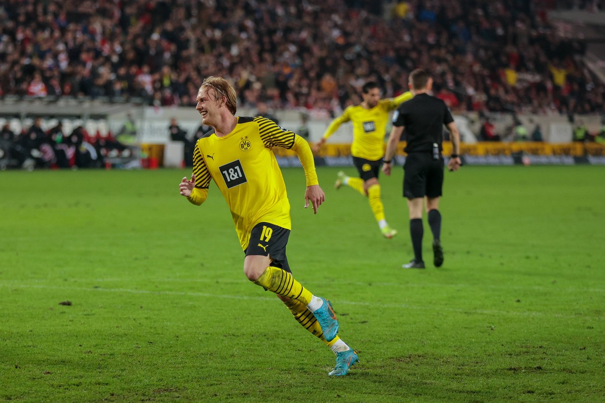 08.04.2022, Fussball, Saison 2021/2022, 1. Bundesliga, 29. Spieltag, VfB Stuttgart - Borussia Dortmund, Julian Brandt Borussia Dortmund, Foto: Dennis Ewert/RHR-FOTO xRHR-FOTO/DEx *** 08 04 2022, Footb ...