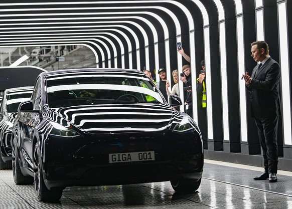 Elon Musk, Tesla-Chef, nimmt an der Eröffnung der Tesla-Fabrik Berlin Brandenburg teil. Die erste europäische Fabrik in Grünheide, die auf 500 000 Fahrzeuge jährlich ausgelegt ist, ist eine wichtige S ...