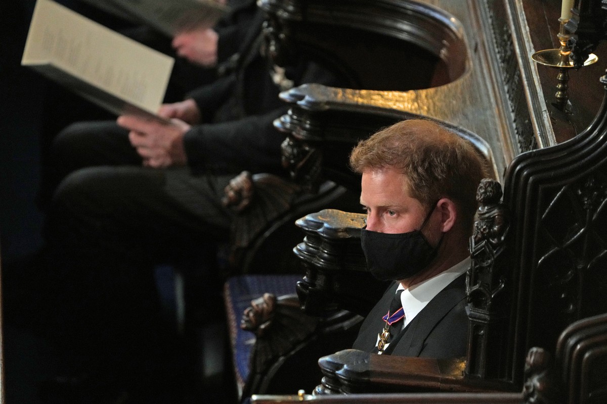17.04.2021, Gro�britannien, Windsor: Prinz Harry, Herzog von Sussex, nimmt an der Trauerfeier in der St.-Georgs-Kapelle auf Schloss Windsor teil. Die Trauerfeier und Beisetzung von Queen-Ehemann Prinz ...