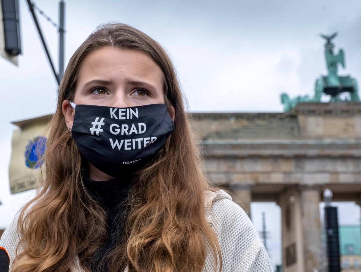 Am sechsten globalen Klimastreik haben sich am Freitag 25.09.2020 in Berlin mehrere tausend vor allem junge Menschen beteiligt. Foto: Fridays for Future -Sprecherin Luisa Neubauer Unter dem Motto Kein ...
