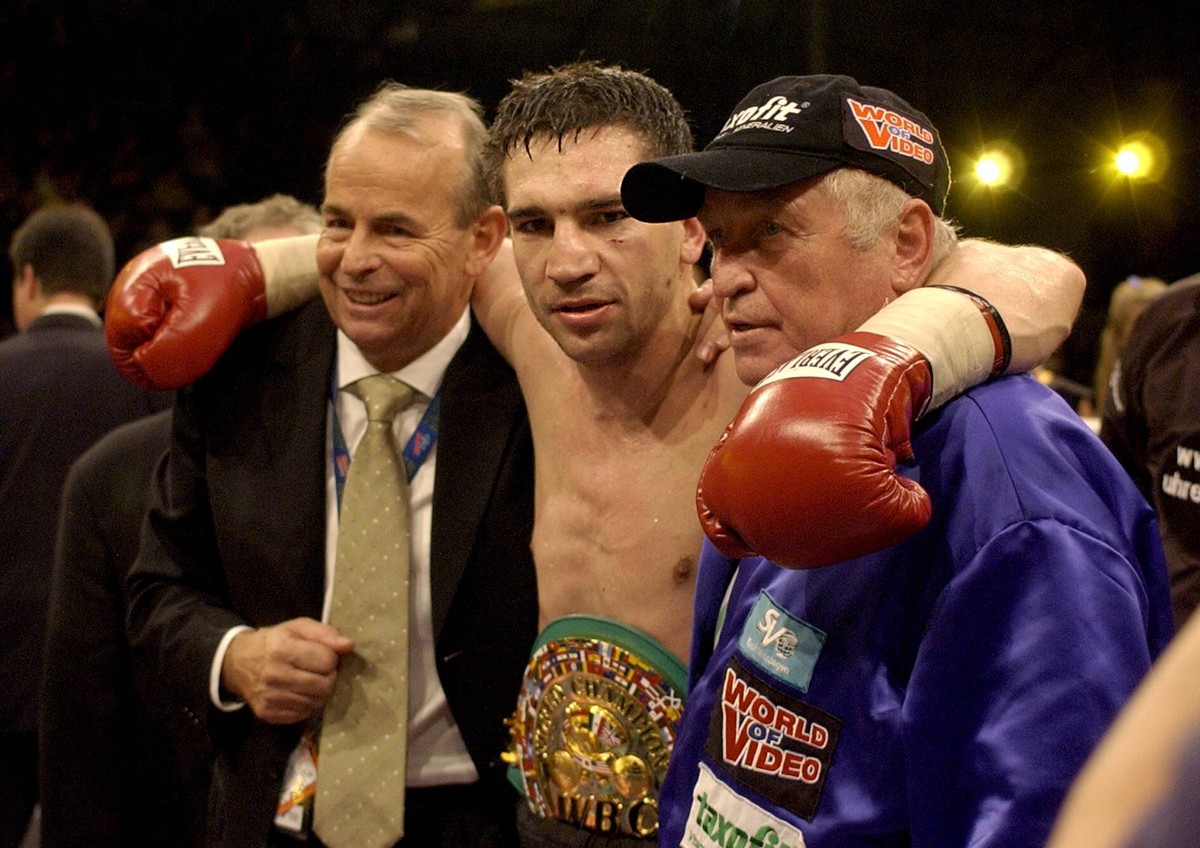 Markus Beyer mit Trainer Wegner (rechts) und seinem damaligen Manager Wilfried Sauerland.