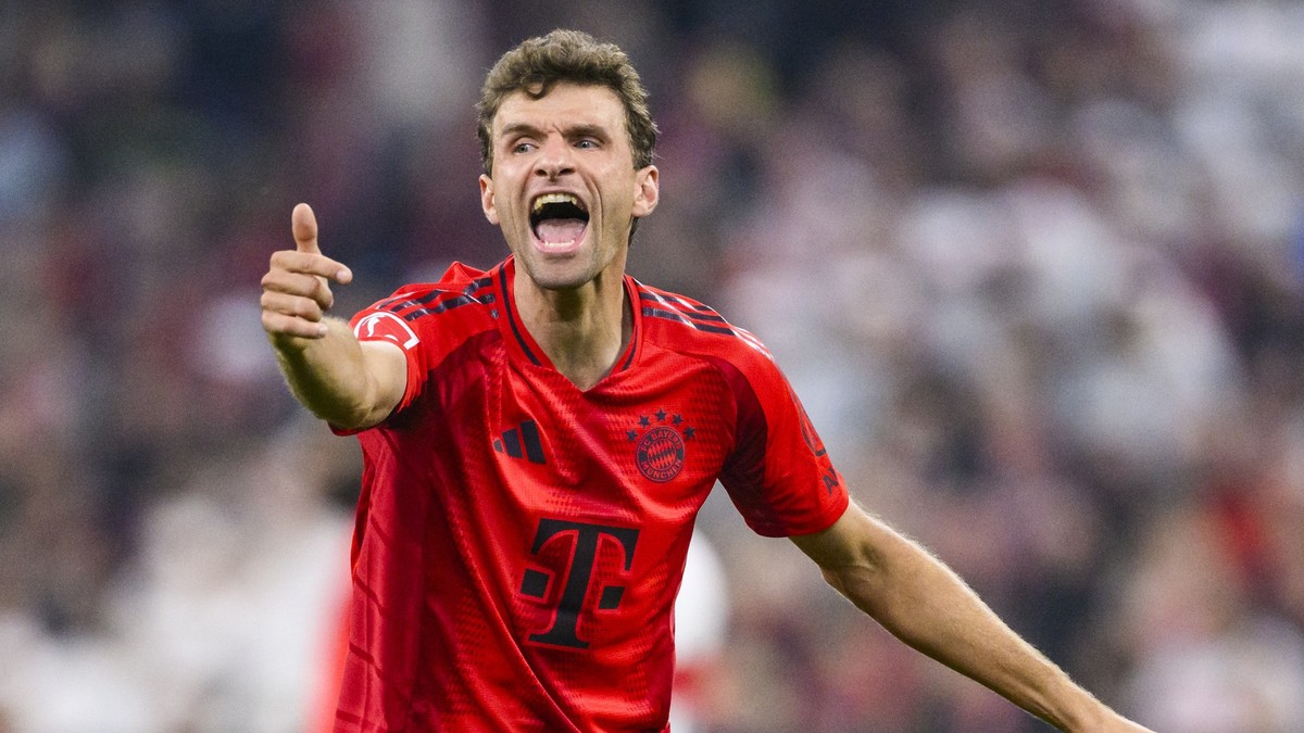 19.10.2024, Bayern, München: Fußball: Bundesliga, Bayern München - VfB Stuttgart, 7. Spieltag, Allianz Arena. Münchens Thomas Müller gestikuliert. (zu dpa: «Sprüche zum 7. Spieltag der Fußball-Bundesl ...
