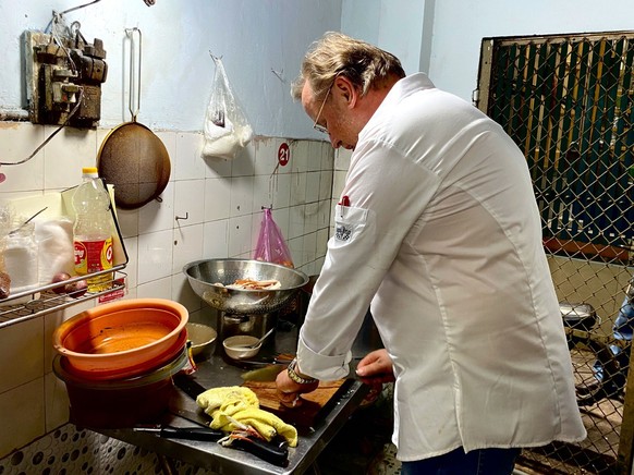 Thomas Bühner in Ho-Chi-Minh-Stadt, Vietnam.

Die Verwendung des sendungsbezogenen Materials ist nur mit dem Hinweis und Verlinkung auf RTL+ gestattet.