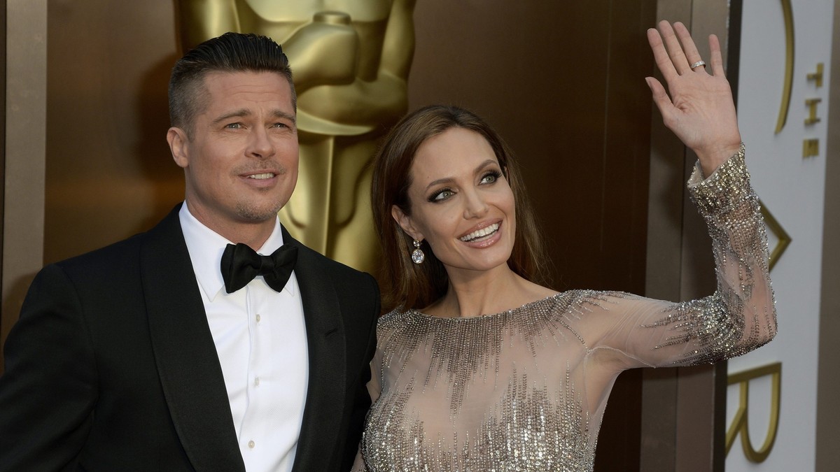 ARCHIV - 02.03.2014, USA, Hollywood: Die US-Hollywood-Stars Angelina Jolie und Brad Pitt stehen 2014 auf dem roten Teppich bei der 86. Oscar-Verleihung. (zu dpa: