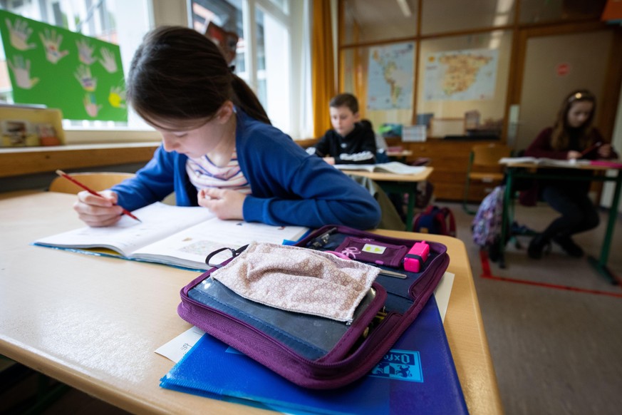 In Deutschland öffnen Schulen teilweise wieder ihre Pforten. Wie sinnvoll ist das?