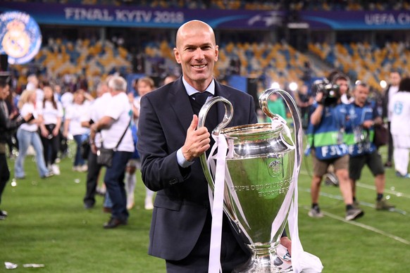 ZINEDINE ZIDANE (ENTRAINEUR REAL MADRID) - JOIE - TROPHEE FOOTBALL : Real Madrid vs Liverpool - Ligue des Champions - Finale - 26/05/2018 AnthonyBIBARD/FEP/Panoramic PUBLICATIONxNOTxINxFRAxITAxBEL