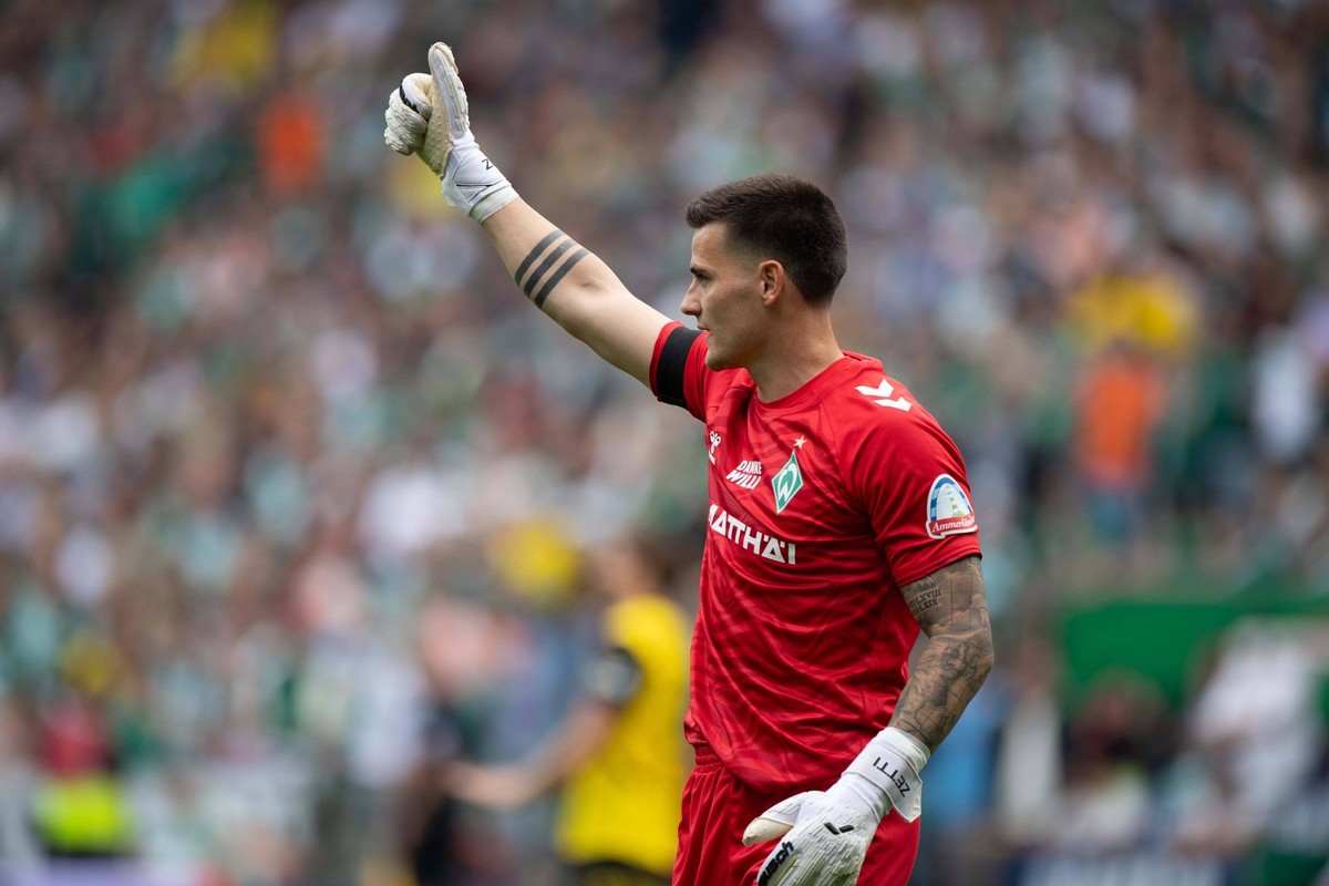 Torwart Michael ZETTERER HB Gestik, gestikuliert, Fussball 1. Bundesliga, 2. Spieltag, SV Werder Bremen HB - Borussia Dortmund DO 0:0 am 31.08.2024 in Bremen / Deutschland. DFL regulations prohibit an ...